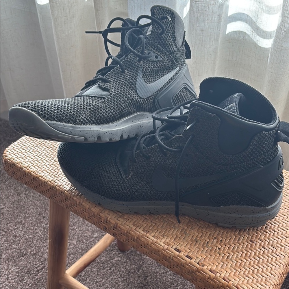 Nike Green and Black Athletic Sneakers